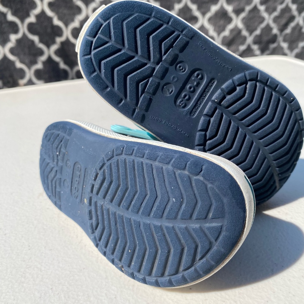 Toddler 6 c 7 CROCS - Picture 5 of 6